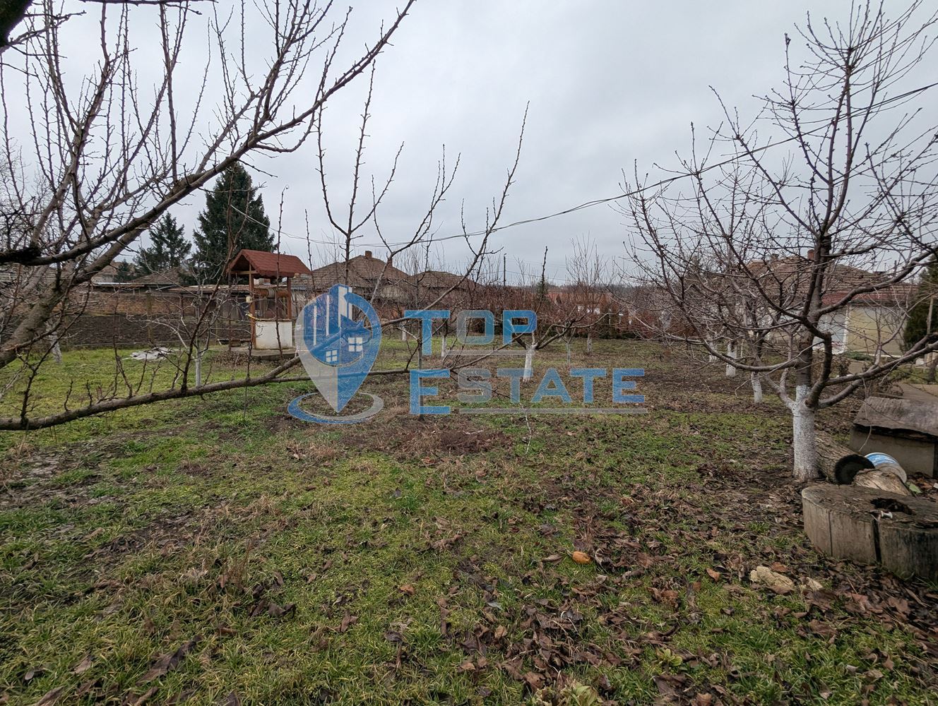 Обзаведена тухлена къща с кладенец в село Поликраище, област Велико Търново - 0