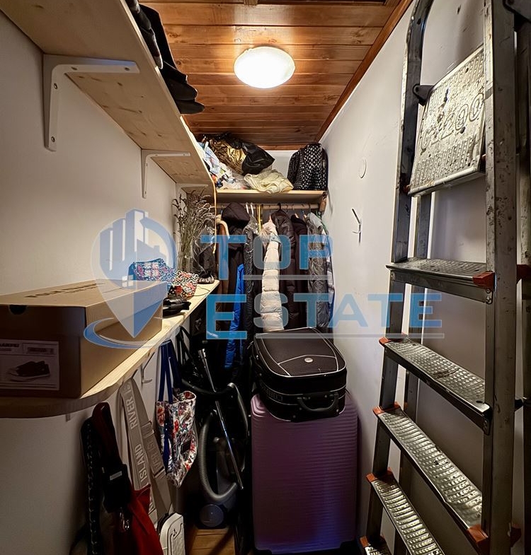 Двуетажна къща с гараж, допълнителни постройки и прекрасна панорама в Еленския Балкан - 0