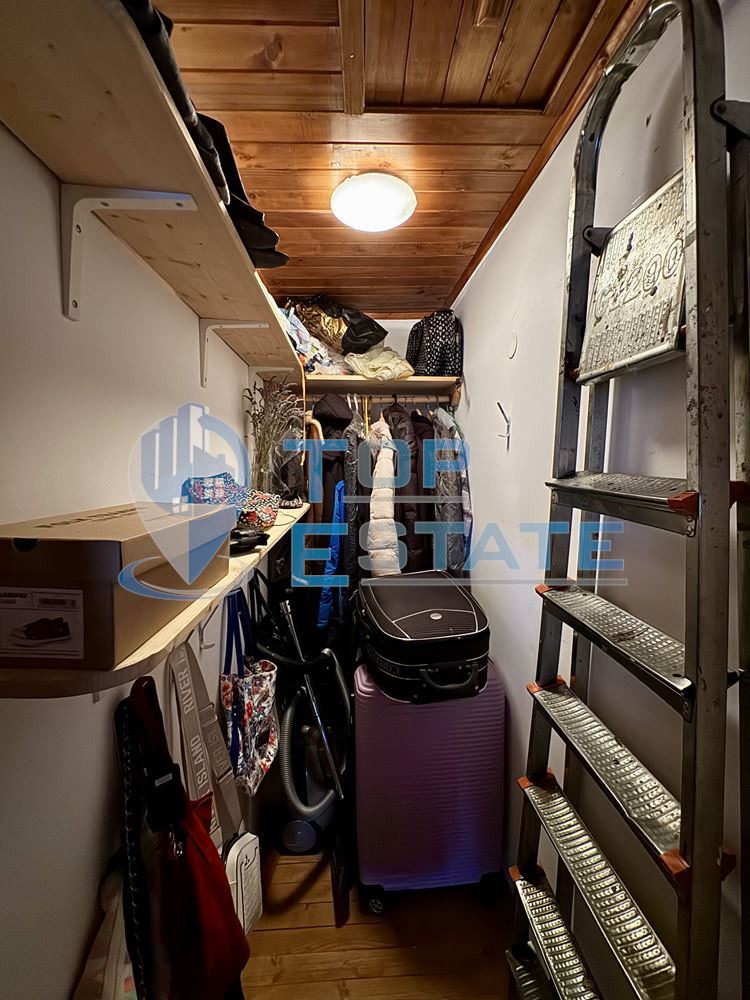 Двуетажна къща с гараж, допълнителни постройки и прекрасна панорама в Еленския Балкан - 0