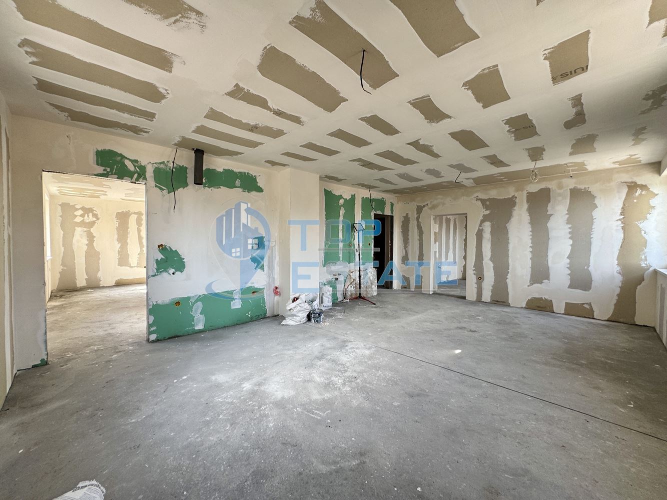 Тристаен тухлен апартамент в град Павликени, област Велико Търново - 0