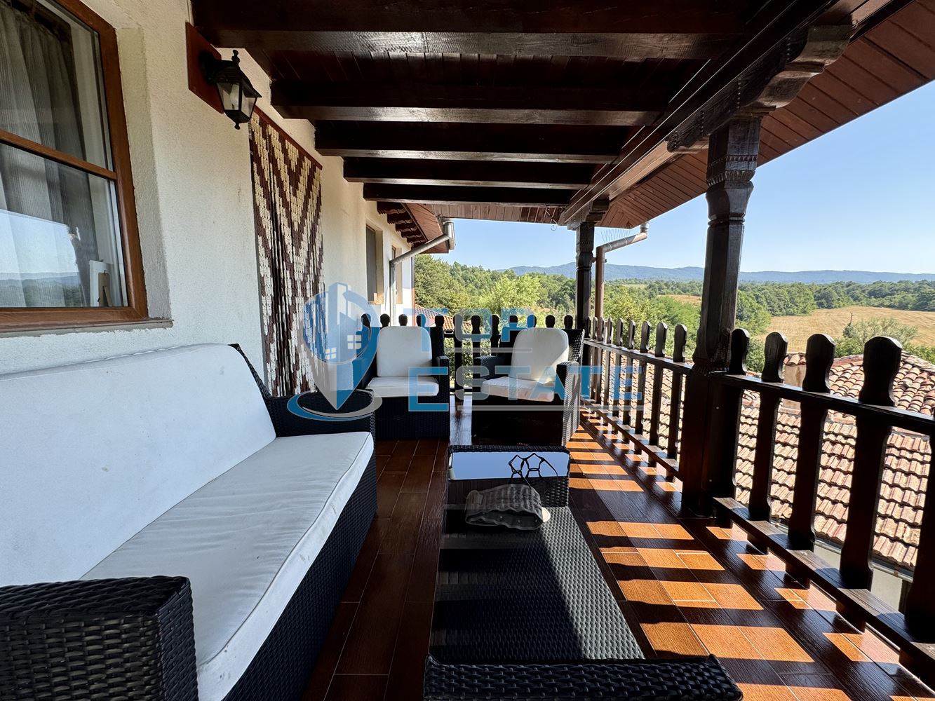 Двуетажна къща с гараж, допълнителни постройки и прекрасна панорама в Еленския Балкан - 0