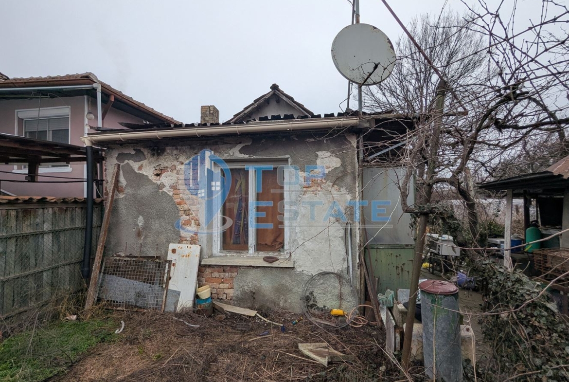 Парцел със стара къща с подход от две улици в квартал Калтинец, град Горна Оряховица, област Велико Търново - 0