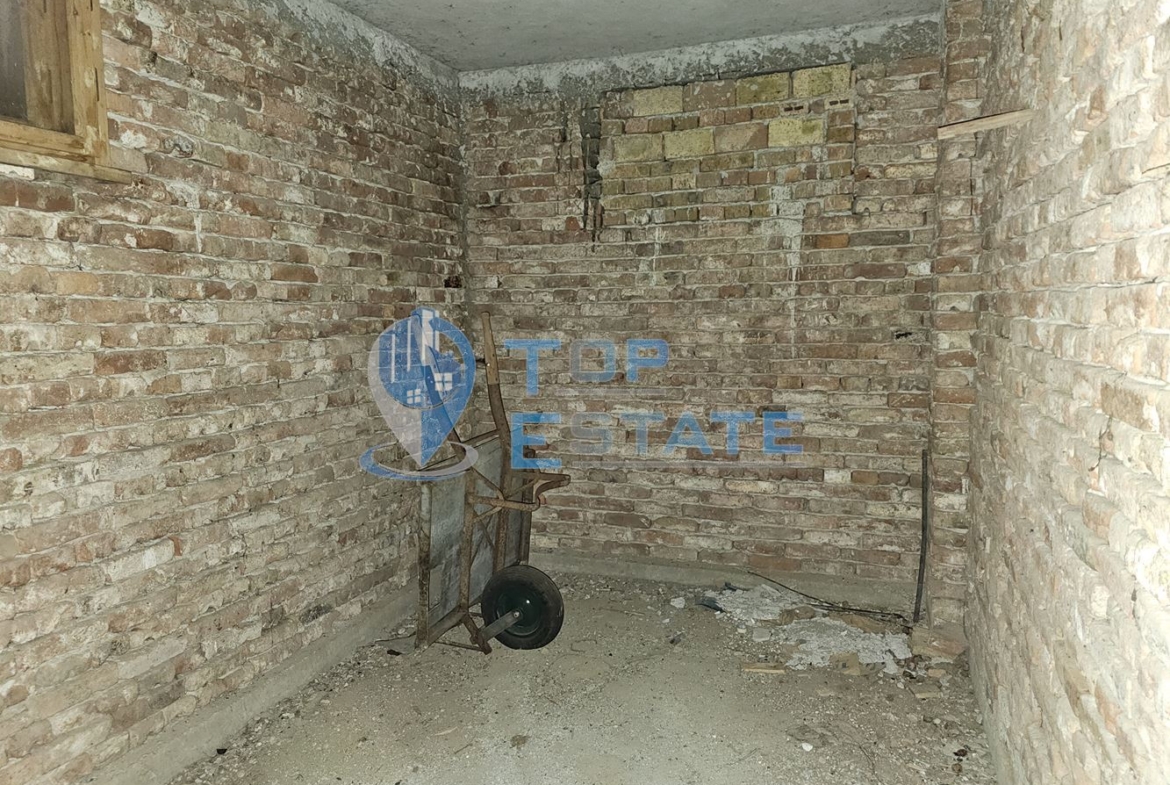 Масивна триетажна къща с четири спални в село Пейчиново, област Русе - 0