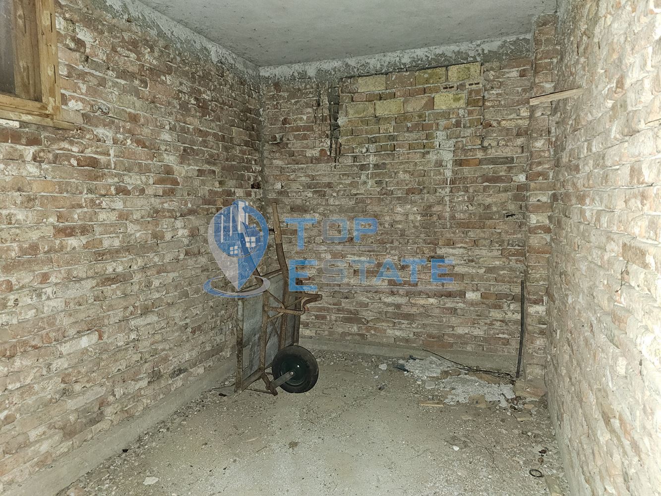 Масивна триетажна къща с четири спални в село Пейчиново, област Русе-0 Масивна триетажна къща с четири спални в село Пейчиново, област Русе - 0