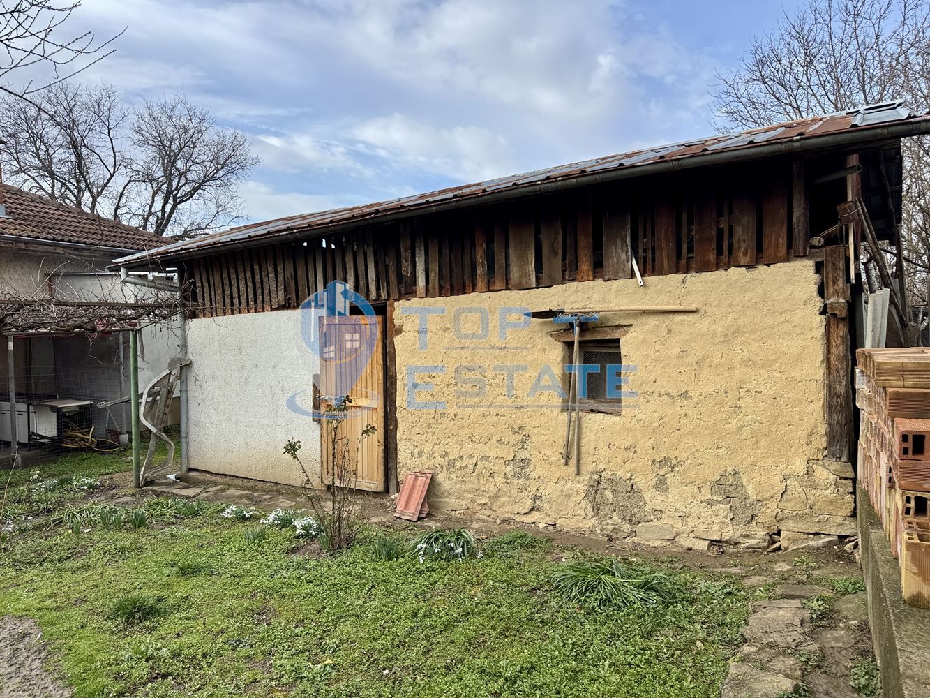 Двуетажна къща с кладенец в село Добри дял, област Велико Търново - 0