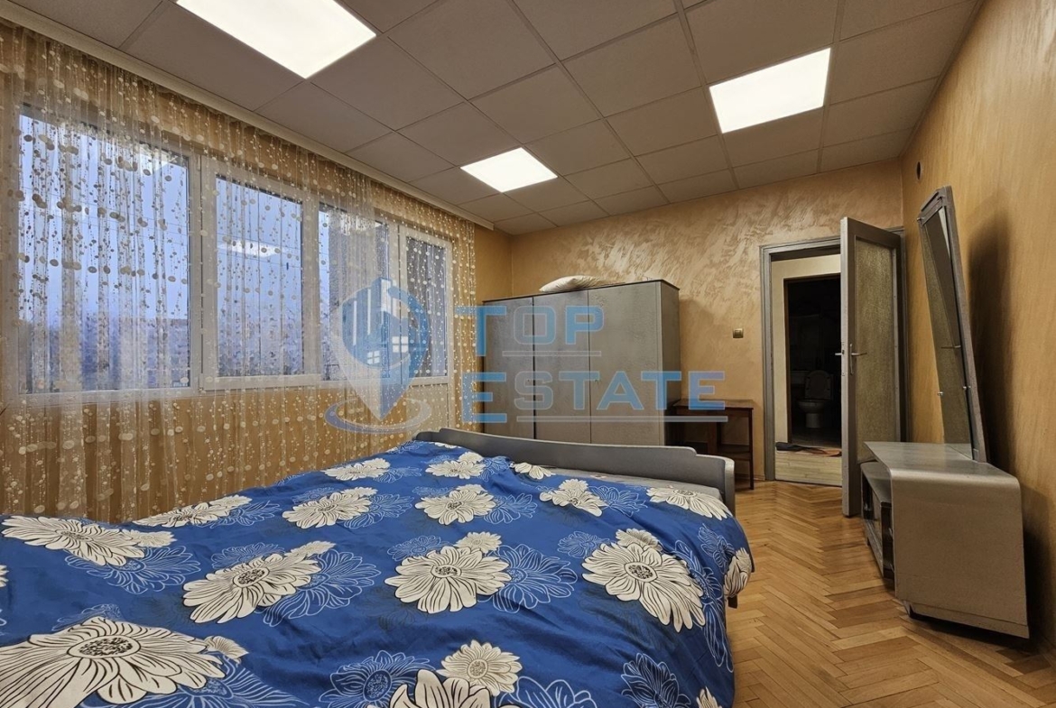 Южен тухлен апартамент на междинен етаж с две спални в идеалния център на град Горна Оряховица - 0