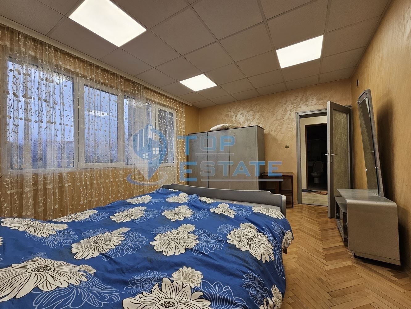 Южен тухлен апартамент на междинен етаж с две спални в идеалния център на град Горна Оряховица-0 Южен тухлен апартамент на междинен етаж с две спални в идеалния център на град Горна Оряховица - 0