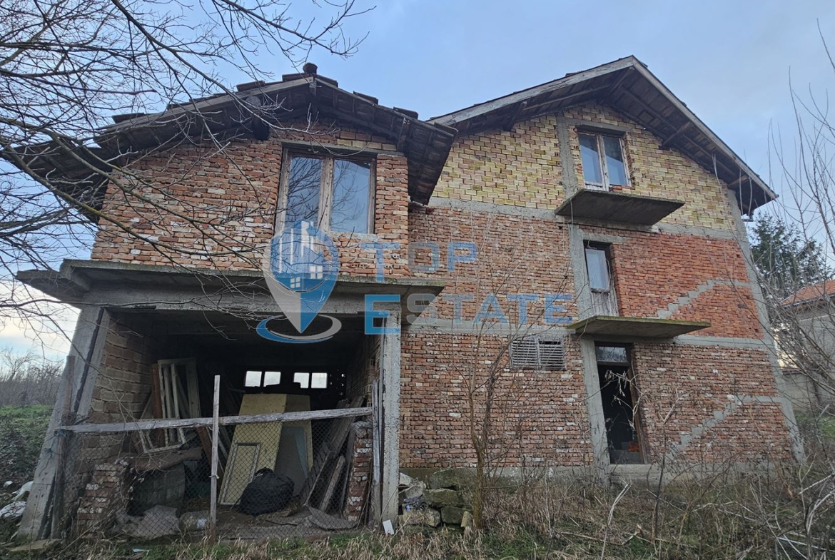 Масивна триетажна къща с четири спални в село Пейчиново, област Русе - 0