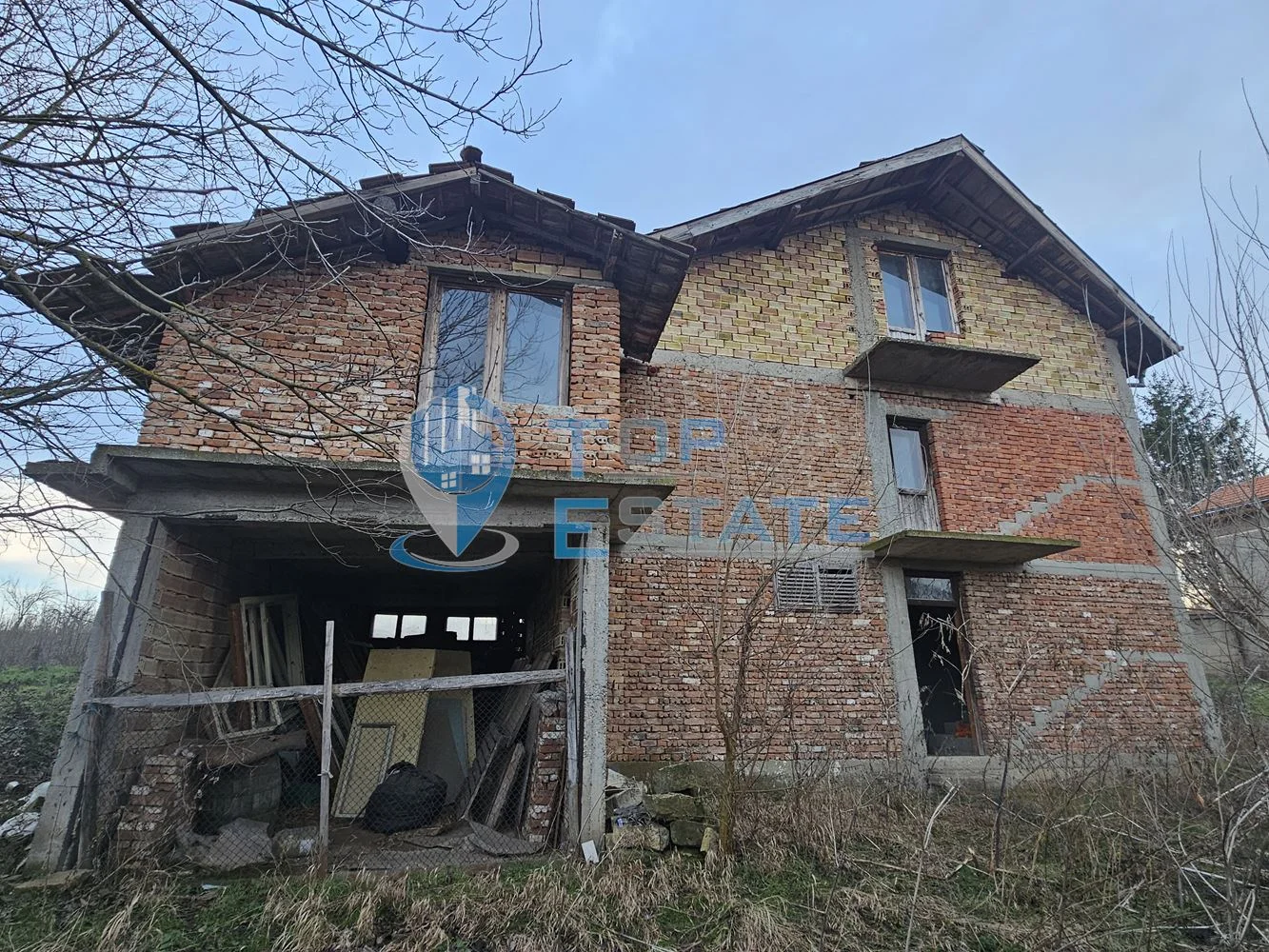 Масивна триетажна къща с четири спални в село Пейчиново, област Русе - 0
