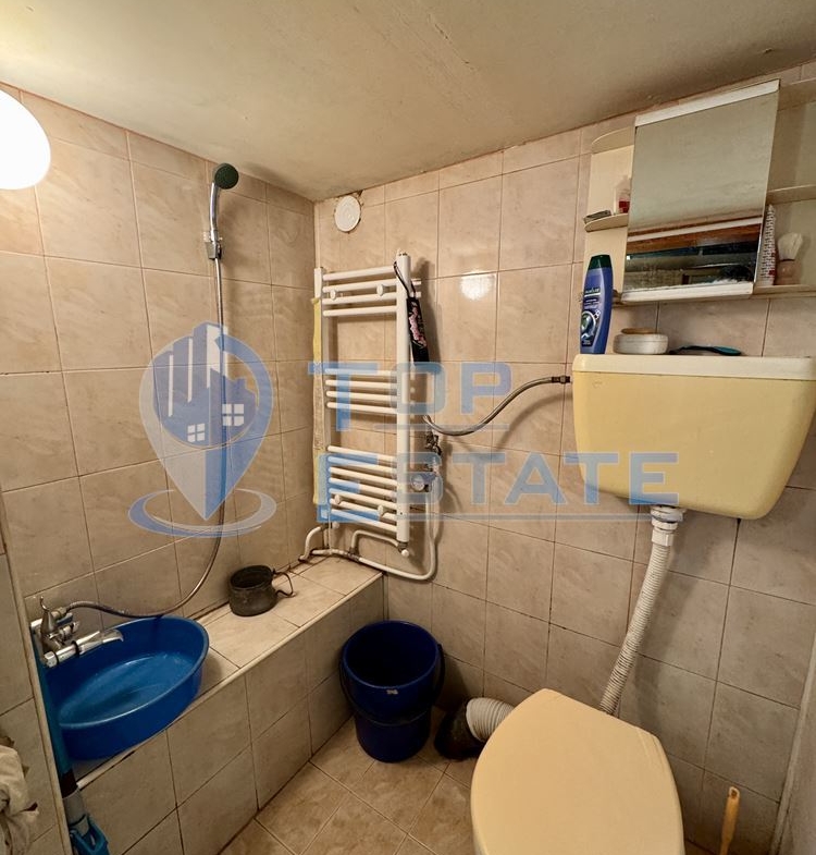 Двуетажна къща с кладенец в село Добри дял, област Велико Търново - 0