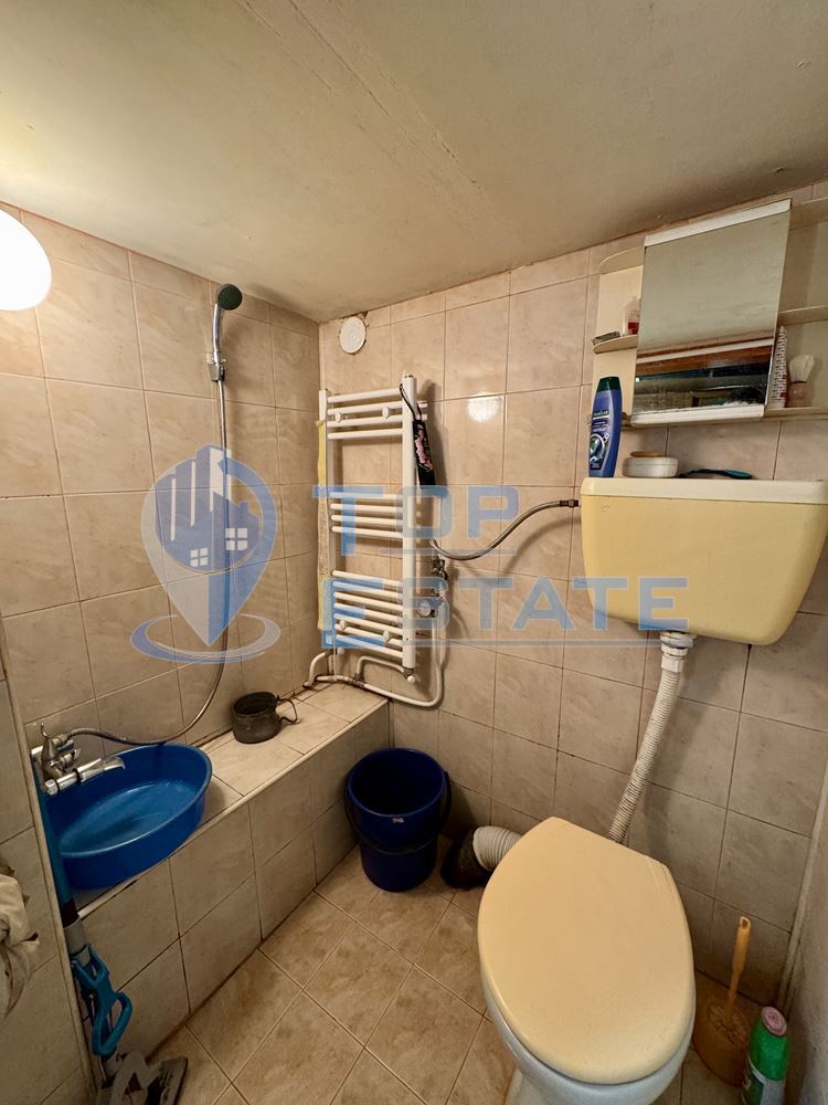 Двуетажна къща с кладенец в село Добри дял, област Велико Търново - 0