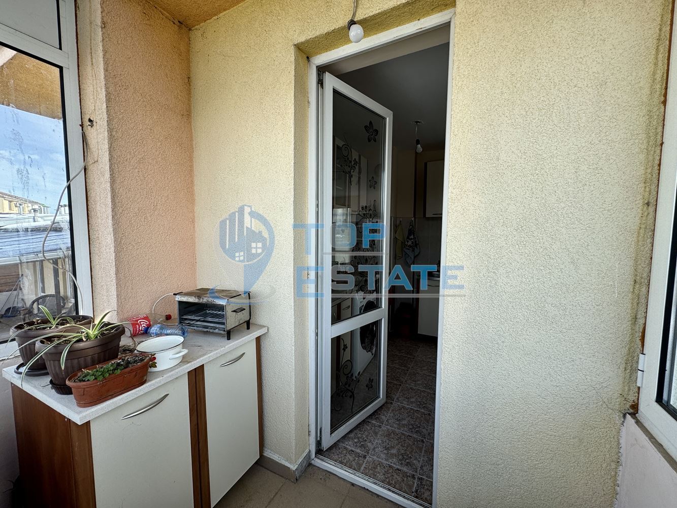 Двустаен обзаведен апартамент в квартал Колю Фичето, град Велико Търново - 0