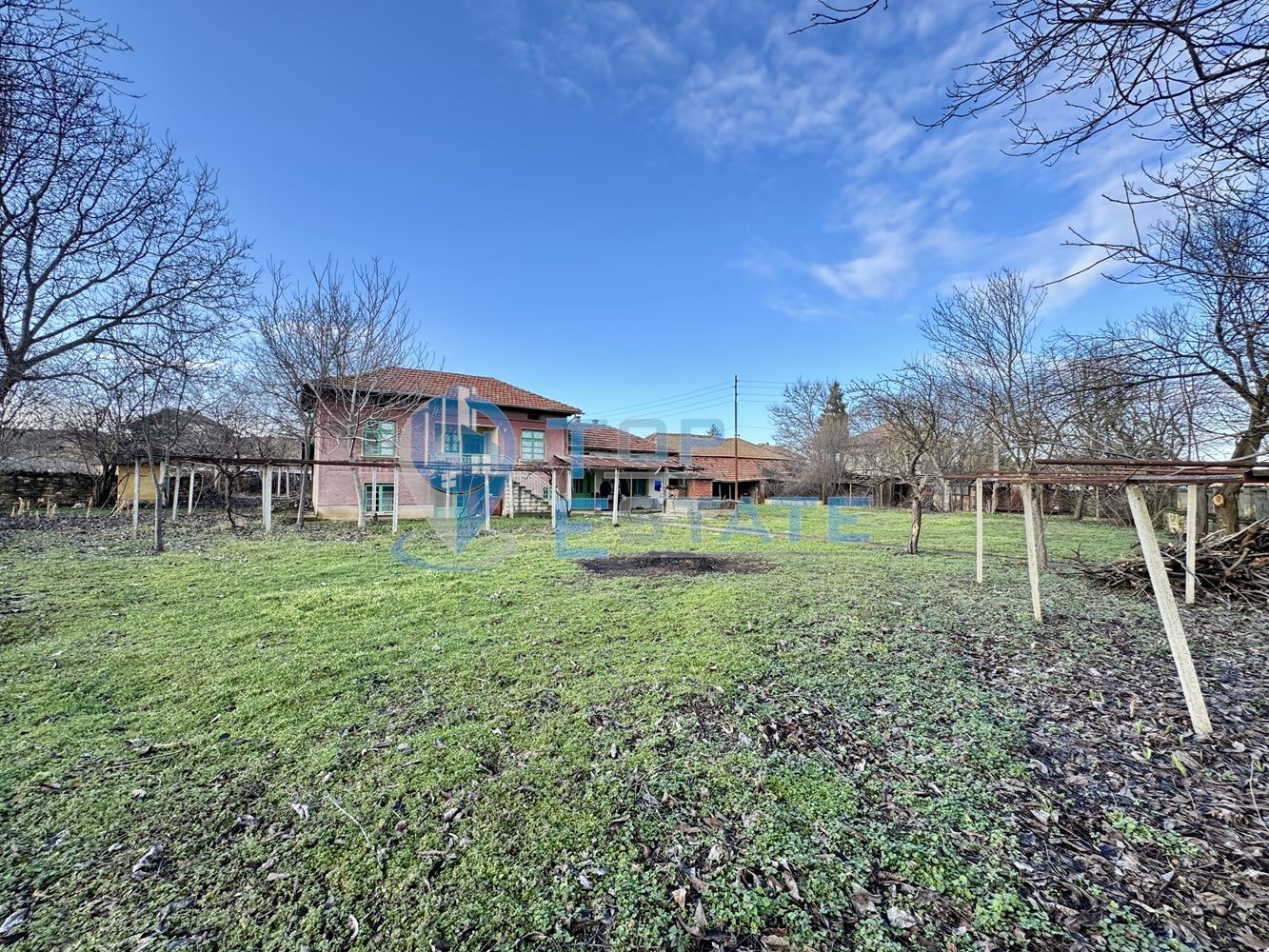 Къща с кладенец, гараж и стопански постройки в село Долна Липница, област Велико Търново-0 Къща с кладенец, гараж и стопански постройки в село Долна Липница, област Велико Търново - 0