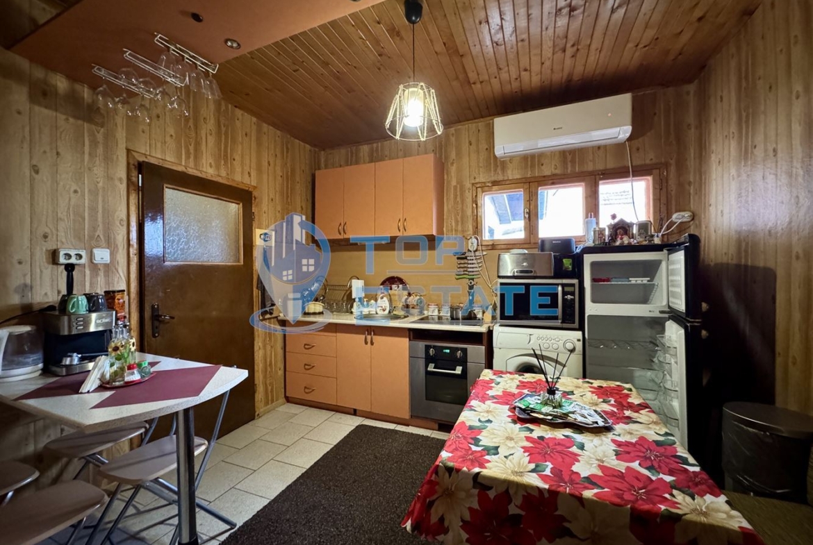 Обзаведена къща със сауна и джакузи в град Елена, Област Велико Търново. - 0