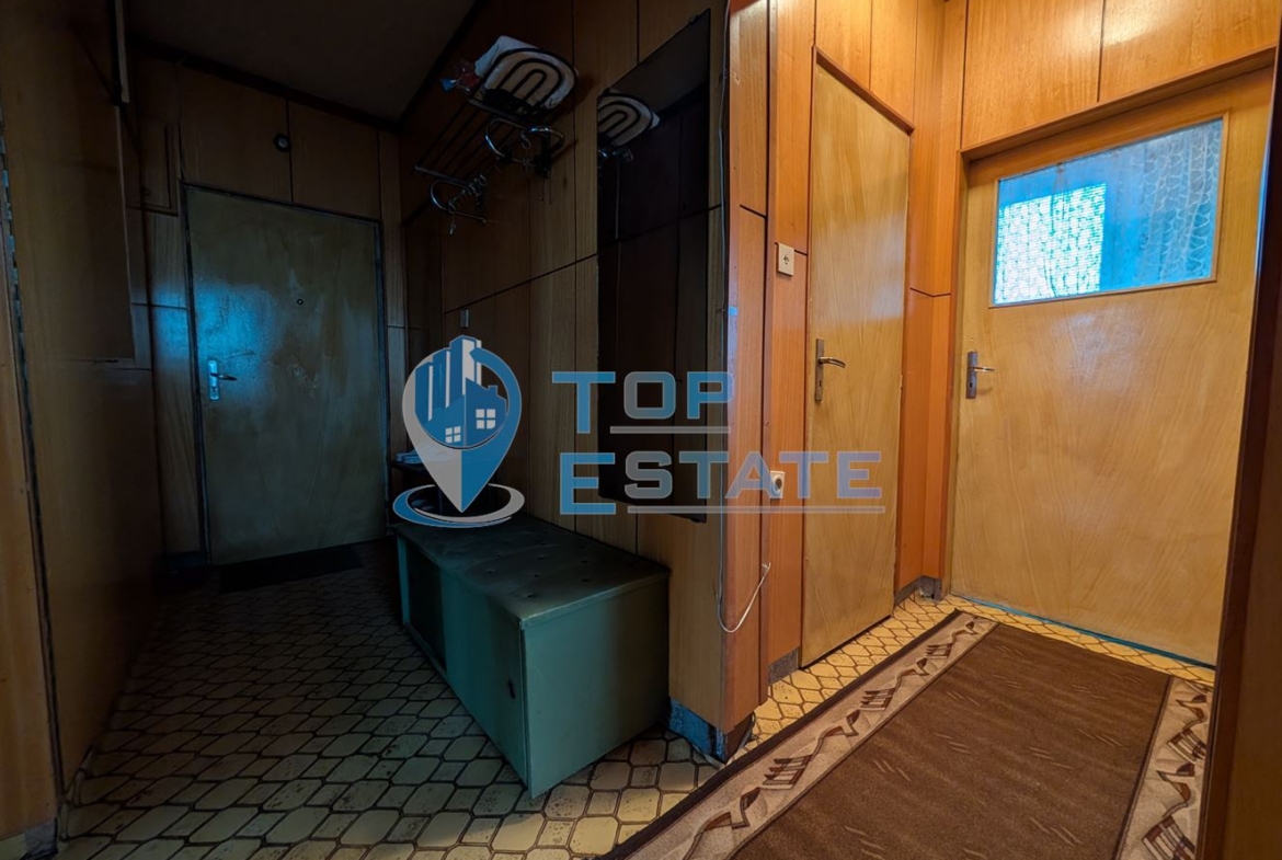 Тристаен тухлен апартамент в центъра на град Стражица - 0