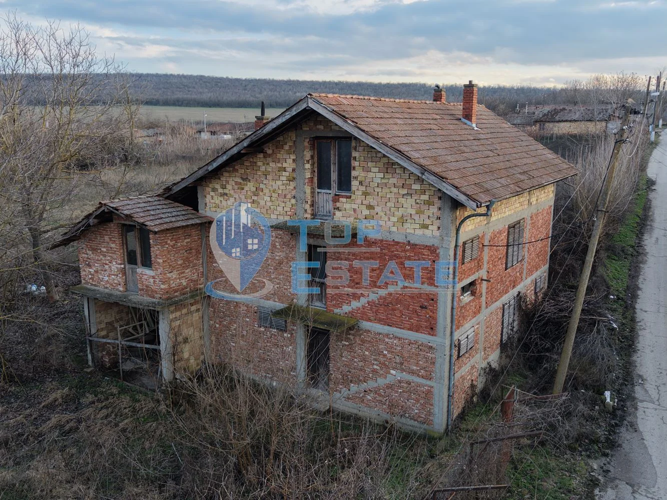 Масивна триетажна къща с четири спални в село Пейчиново, област Русе-0 Масивна триетажна къща с четири спални в село Пейчиново, област Русе - 0