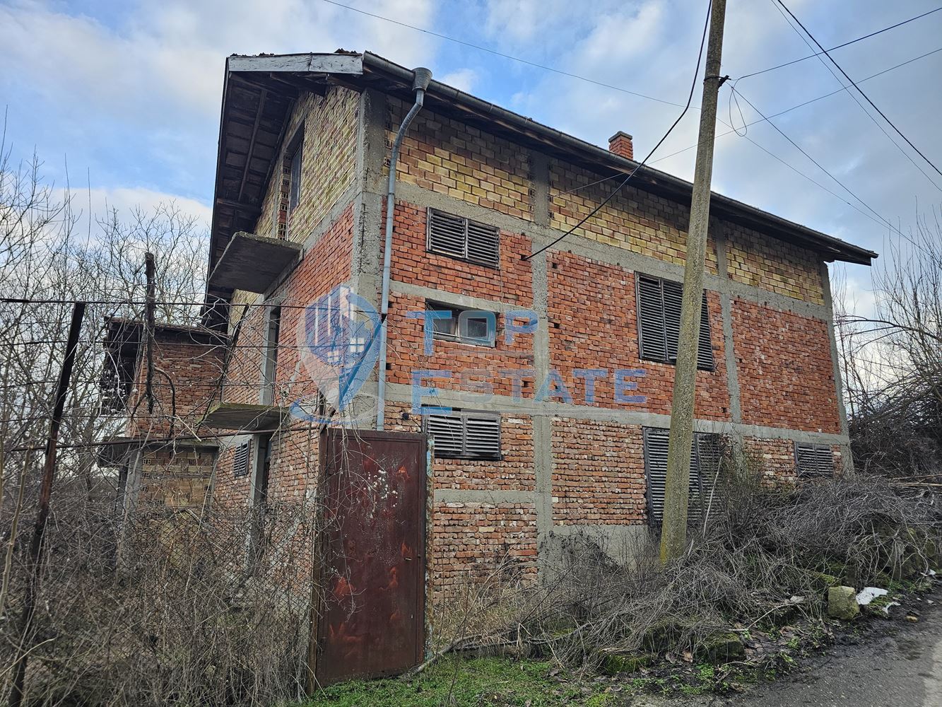 Масивна триетажна къща с четири спални в село Пейчиново, област Русе-0 Масивна триетажна къща с четири спални в село Пейчиново, област Русе - 0