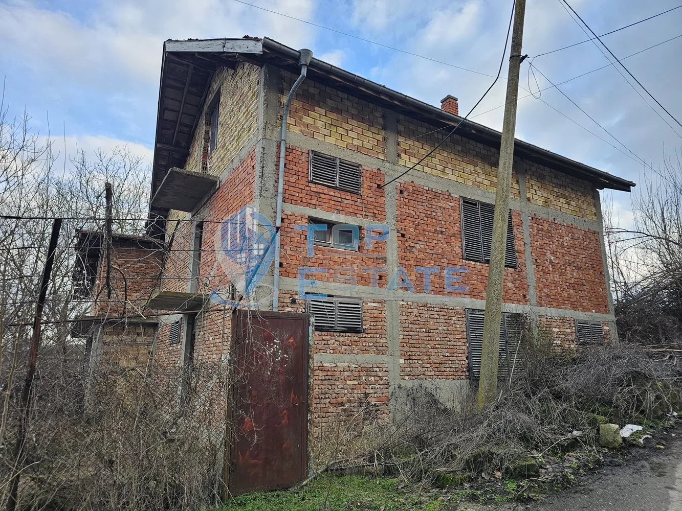 Масивна триетажна къща с четири спални в село Пейчиново, област Русе - 0