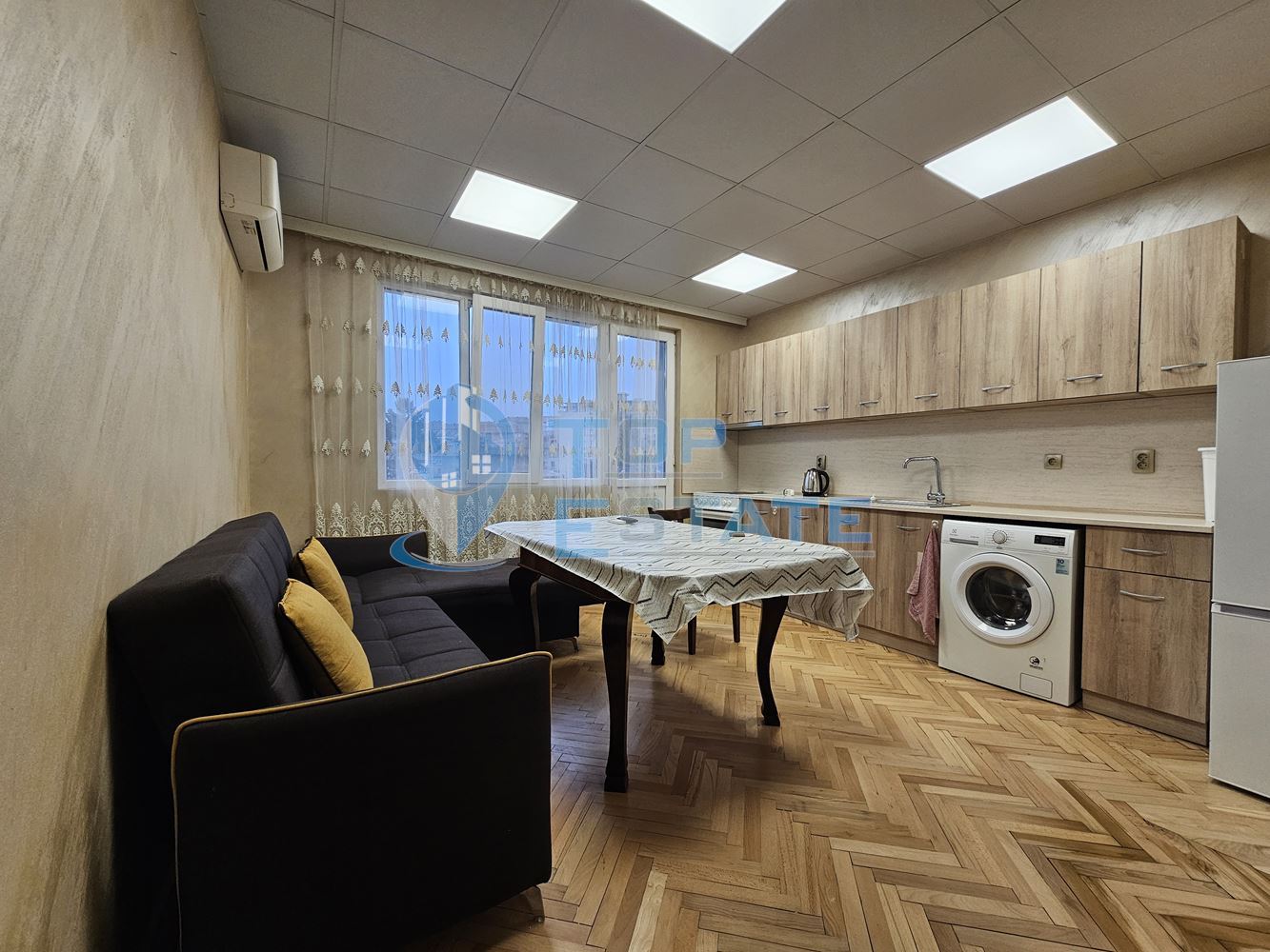 Южен тухлен апартамент на междинен етаж с две спални в идеалния център на град Горна Оряховица-0 Южен тухлен апартамент на междинен етаж с две спални в идеалния център на град Горна Оряховица - 0