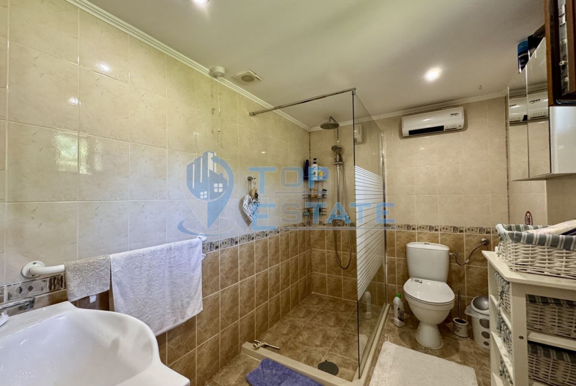 Двуетажна къща с гараж, допълнителни постройки и прекрасна панорама в Еленския Балкан - 0