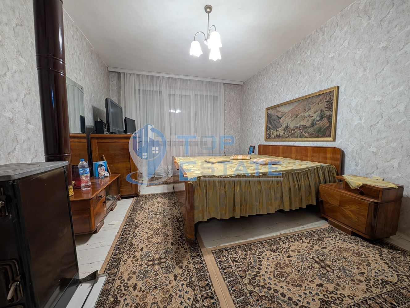 Триетажна масивна къща в град Стражица - 0