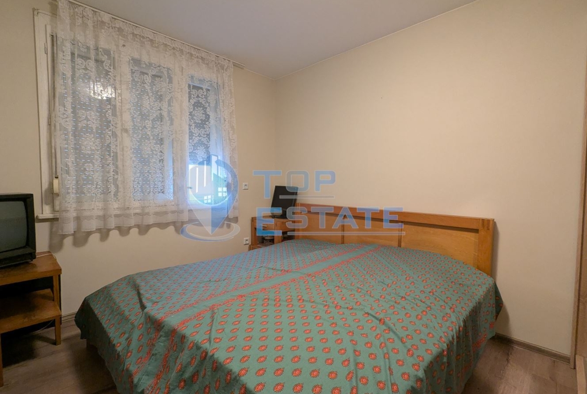 Обзаведена тухлена къща с кладенец в село Поликраище, област Велико Търново - 0