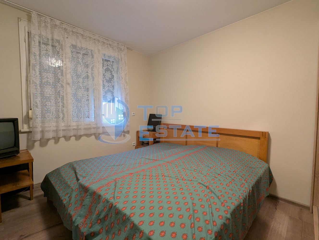 Обзаведена тухлена къща с кладенец в село Поликраище, област Велико Търново - 0