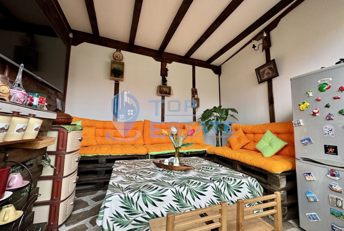 Обзаведена къща със сауна и джакузи в град Елена, Област Велико Търново. - 0