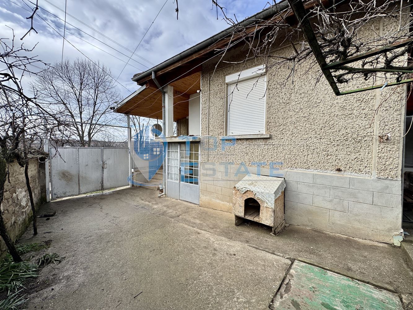 Двуетажна къща с кладенец в село Добри дял, област Велико Търново - 0