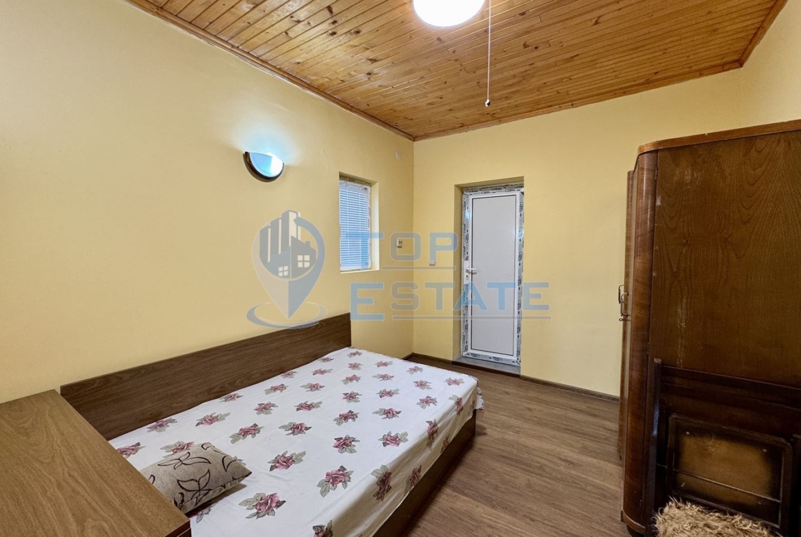 Двуетажна къща с кладенец в село Добри дял, област Велико Търново - 0