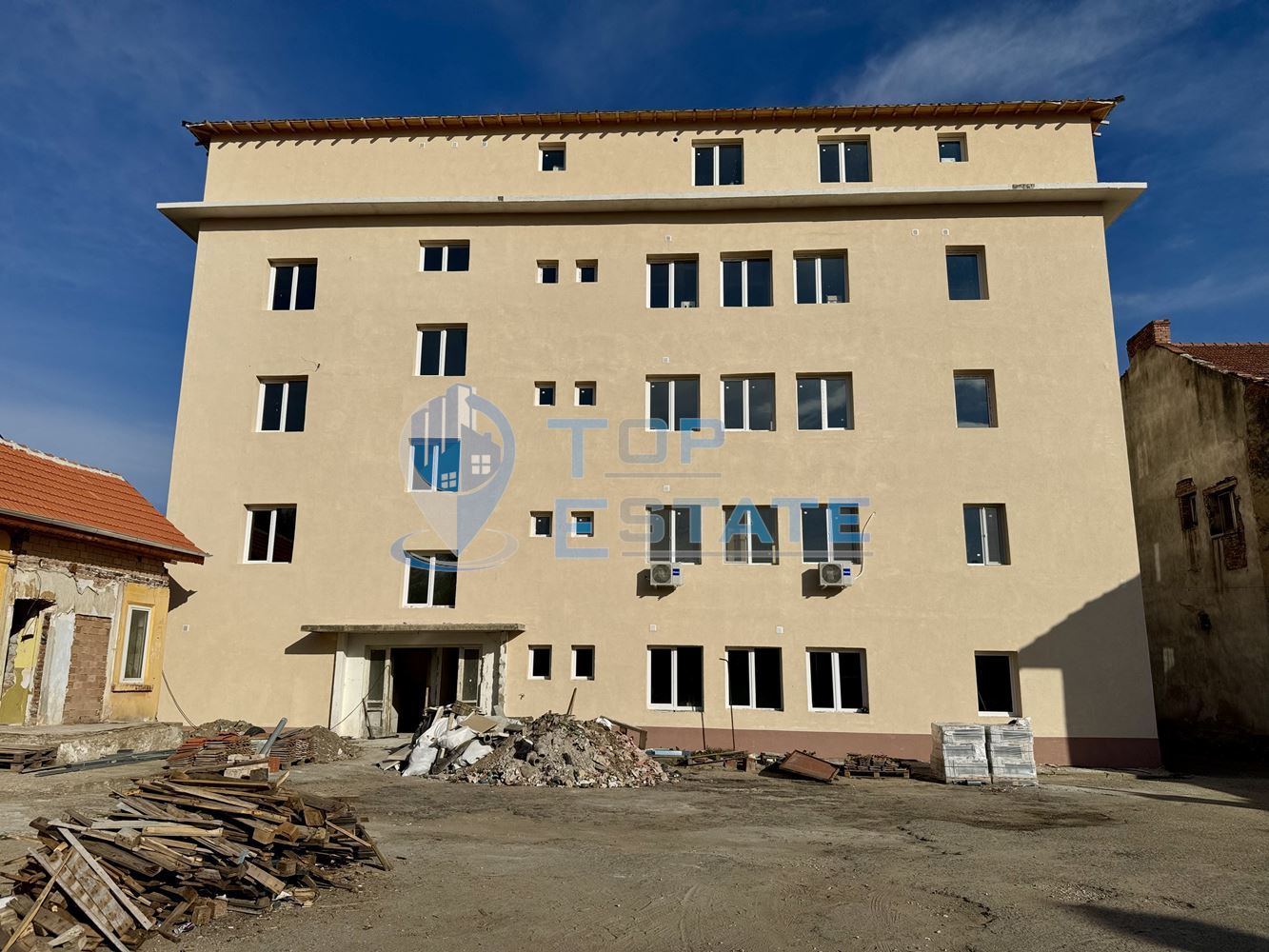 Тристаен тухлен апартамент в град Павликени, област Велико Търново - 0