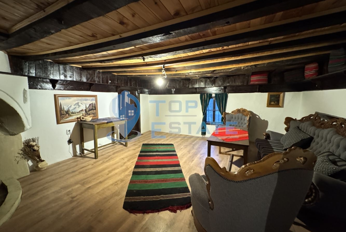 Къща с допълнителни постройки в град Елена, област Велико Търново. - 0