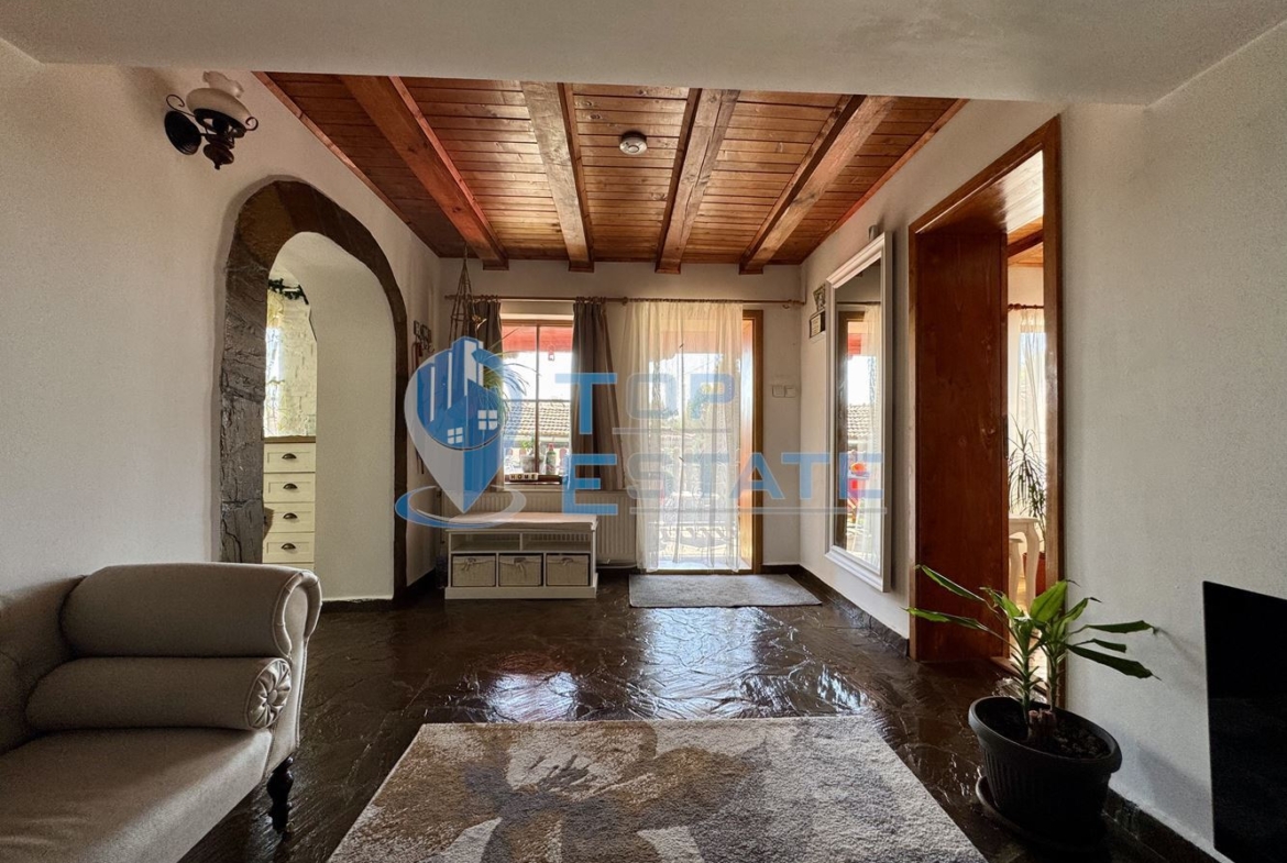 Двуетажна къща с гараж, допълнителни постройки и прекрасна панорама в Еленския Балкан - 0