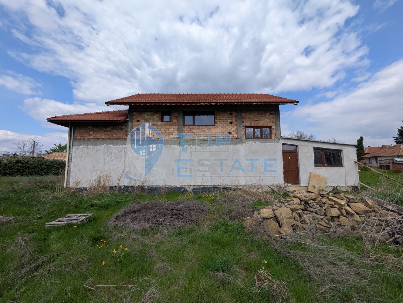 Две къщи, лятна кухня и гараж с голям двор в град Долна Оряховица - 0