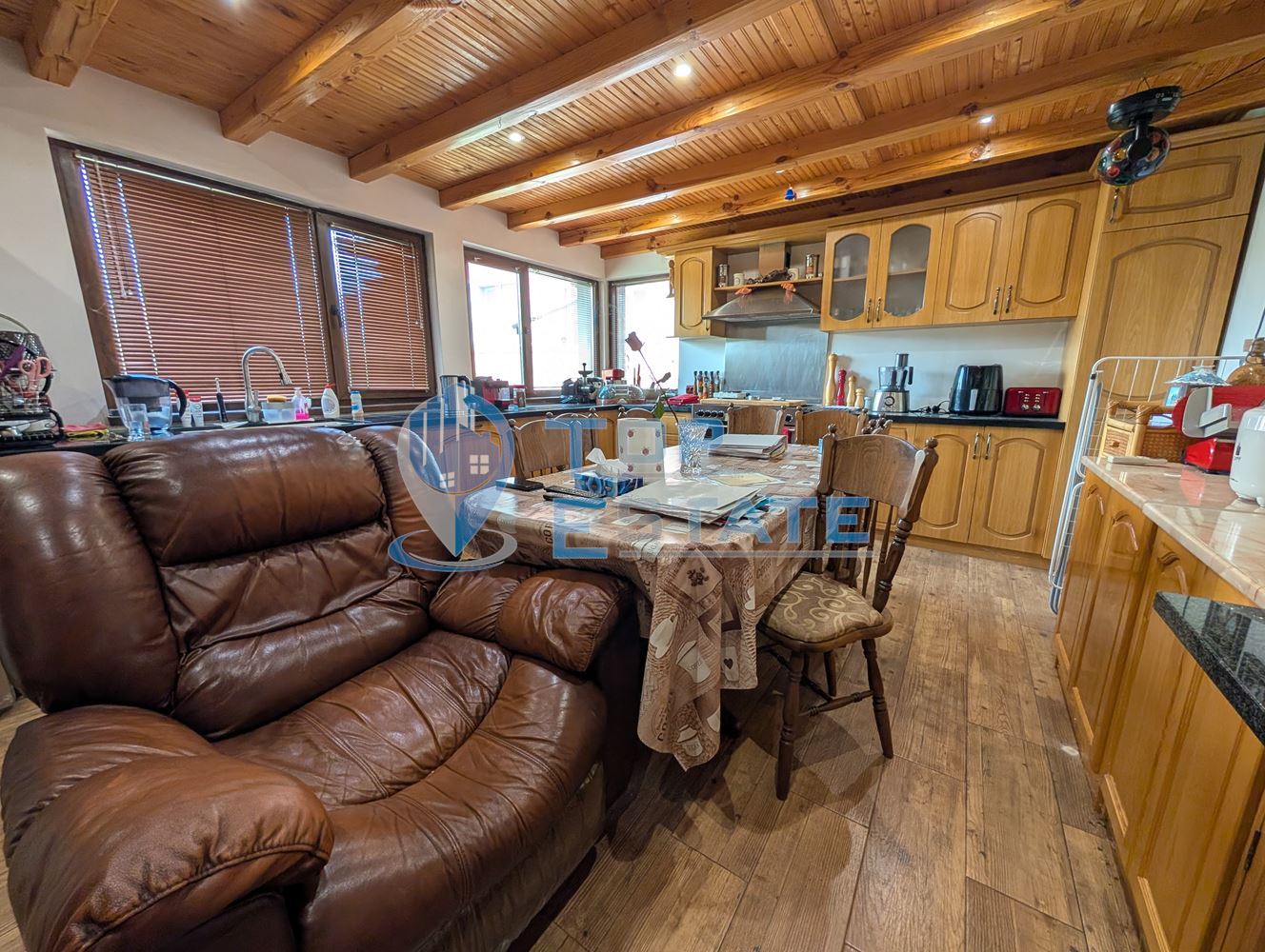 Две къщи, лятна кухня и гараж с голям двор в град Долна Оряховица - 0