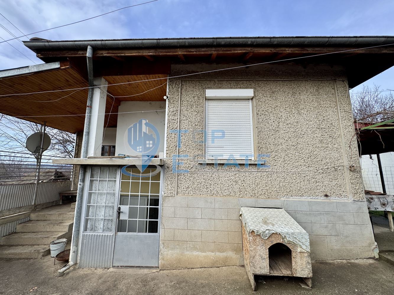 Двуетажна къща с кладенец в село Добри дял, област Велико Търново - 0