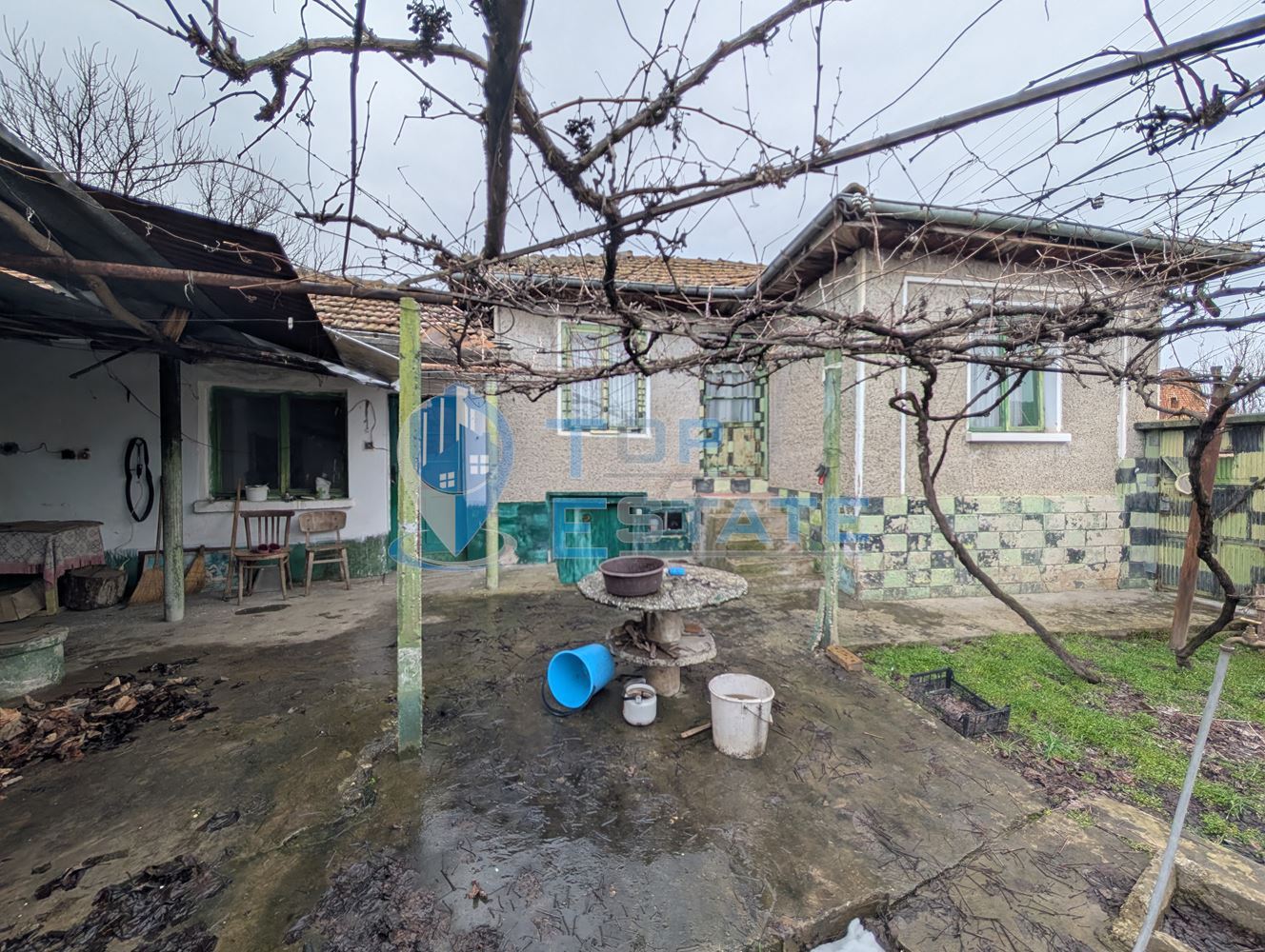 Едноетажна къща с вътрешна баня и кладенец в село Джулюница - 0