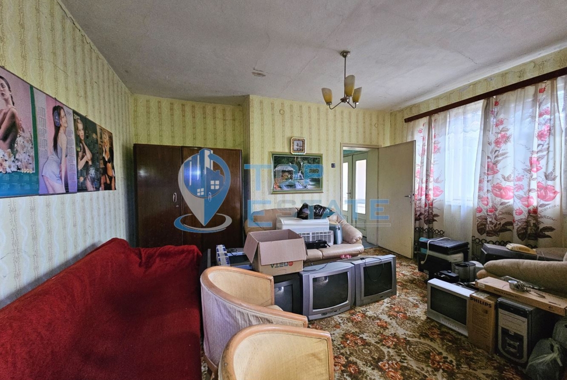 Здрава тухлена къща с гараж в село Пиперково, област Русе - 0