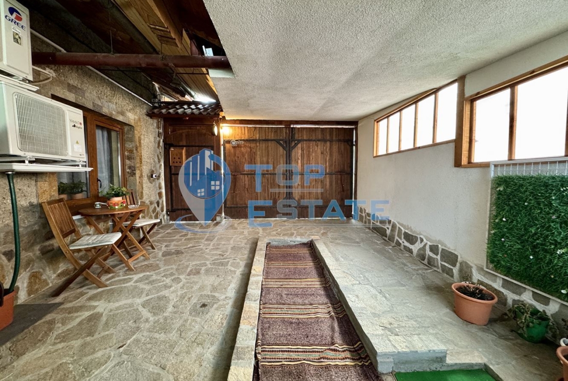 Обзаведена къща със сауна и джакузи в град Елена, Област Велико Търново. - 0