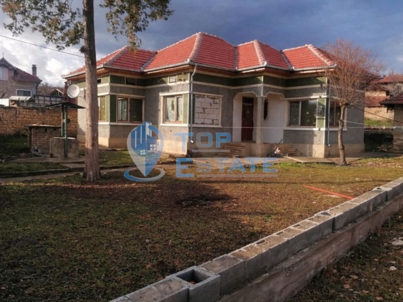 Тухлена къща с кладенец в село Куцина, област Велико Търново - 0