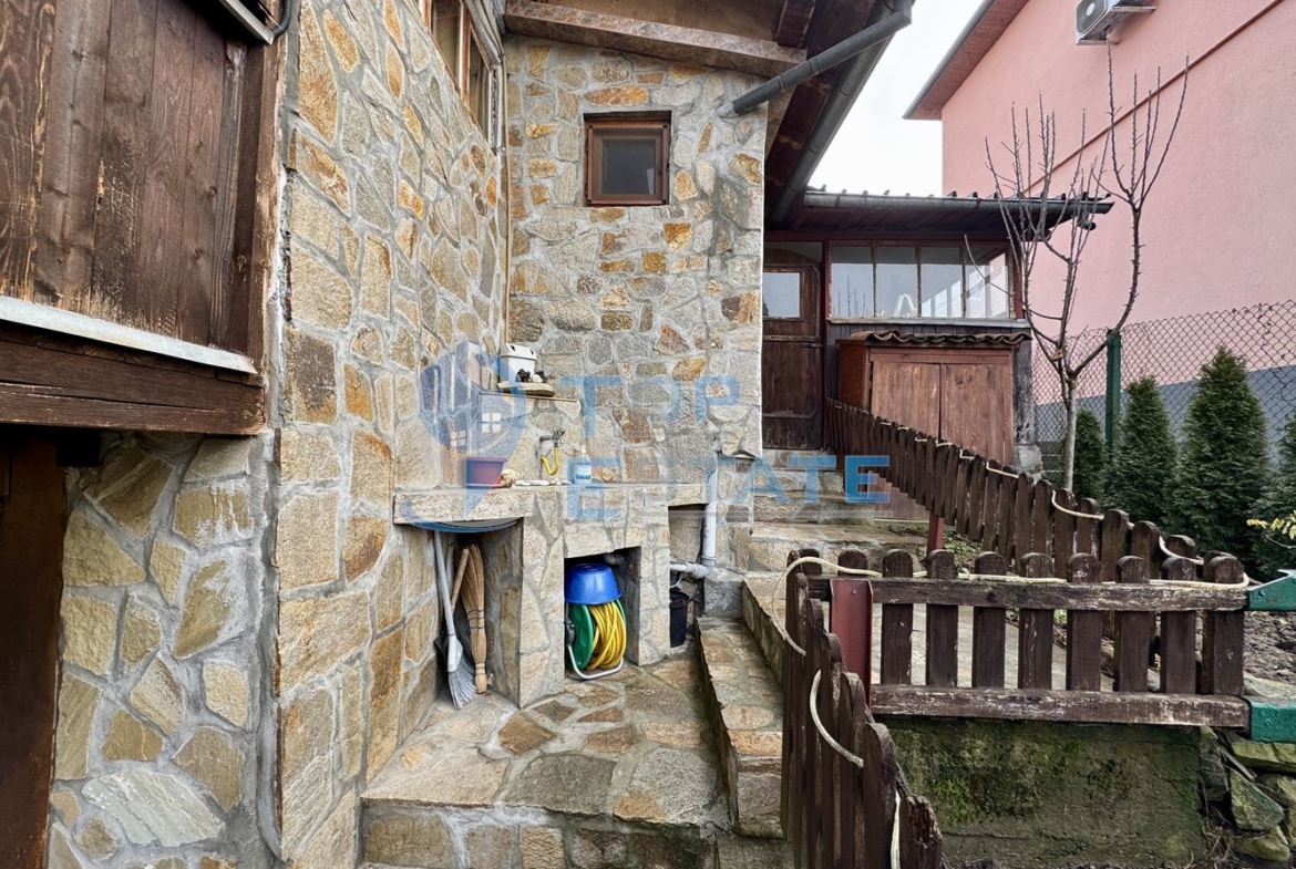 Обзаведена къща със сауна и джакузи в град Елена, Област Велико Търново. - 0