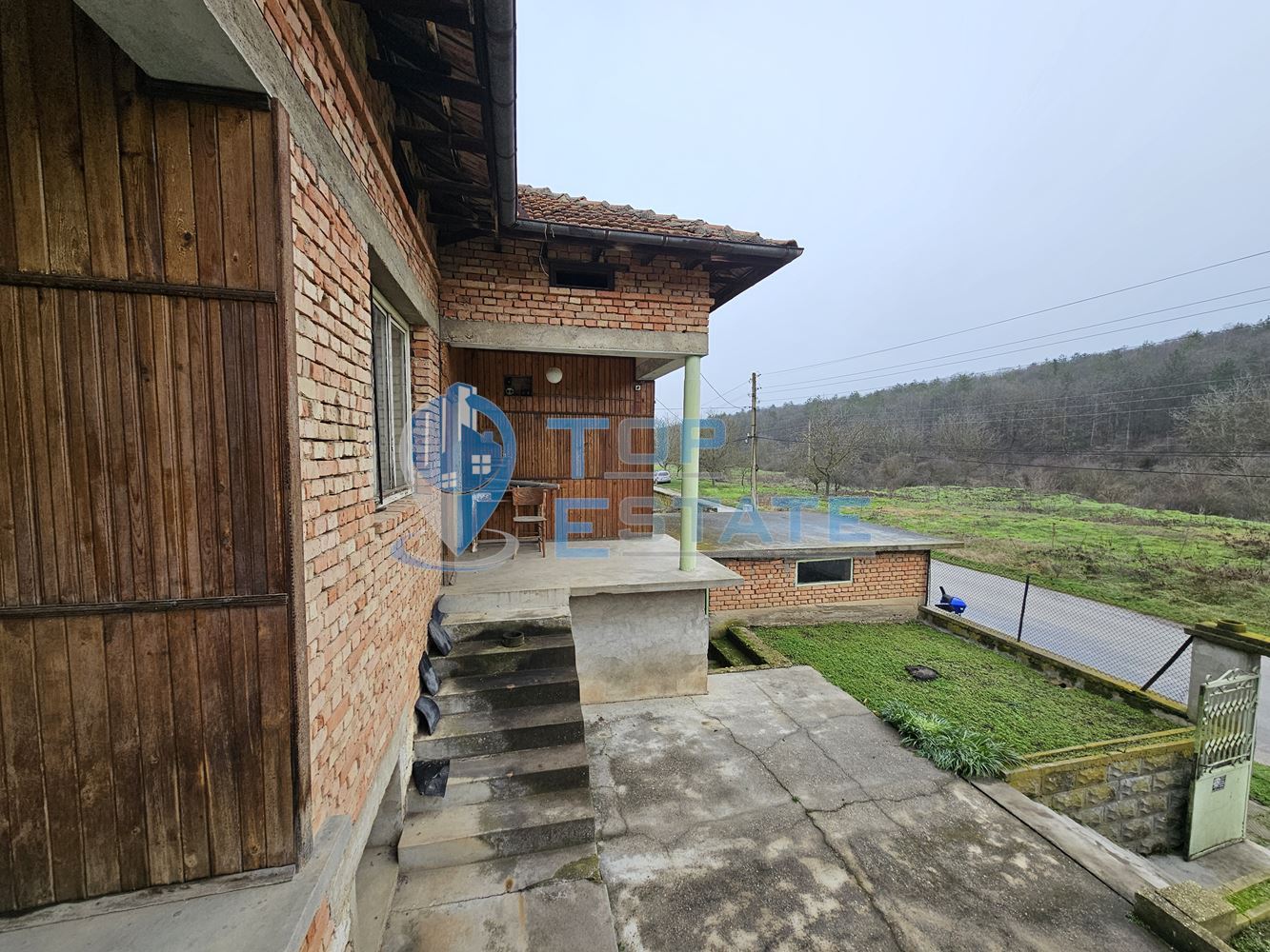 Здрава тухлена къща с гараж в село Пиперково, област Русе-0 Здрава тухлена къща с гараж в село Пиперково, област Русе - 0