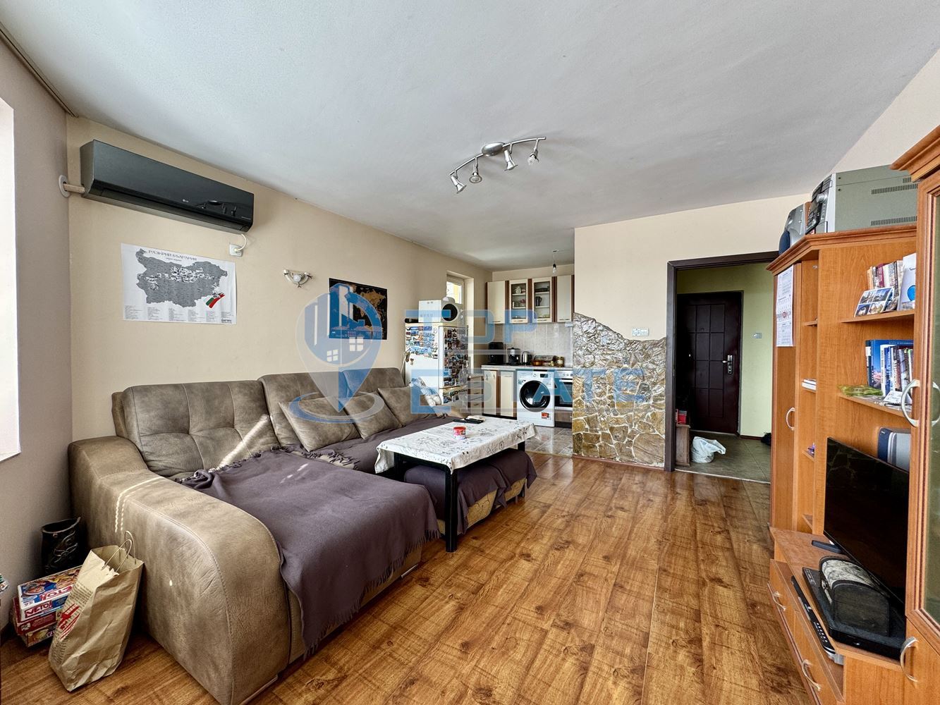 Двустаен обзаведен апартамент в квартал Колю Фичето, град Велико Търново - 0