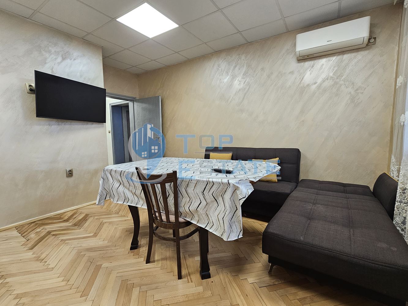 Южен тухлен апартамент на междинен етаж с две спални в идеалния център на град Горна Оряховица-0 Южен тухлен апартамент на междинен етаж с две спални в идеалния център на град Горна Оряховица - 0