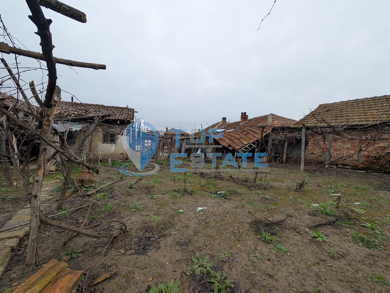 Едноетажна къща с вътрешна баня и кладенец в село Джулюница - 0