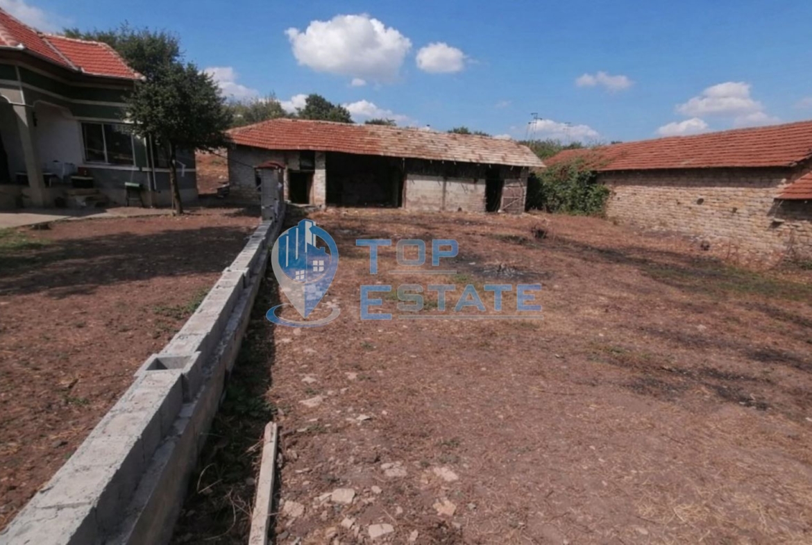 Тухлена къща с кладенец в село Куцина, област Велико Търново - 0