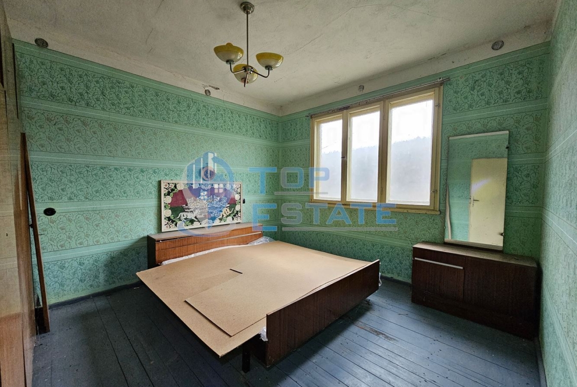 Здрава тухлена къща с гараж в село Пиперково, област Русе - 0