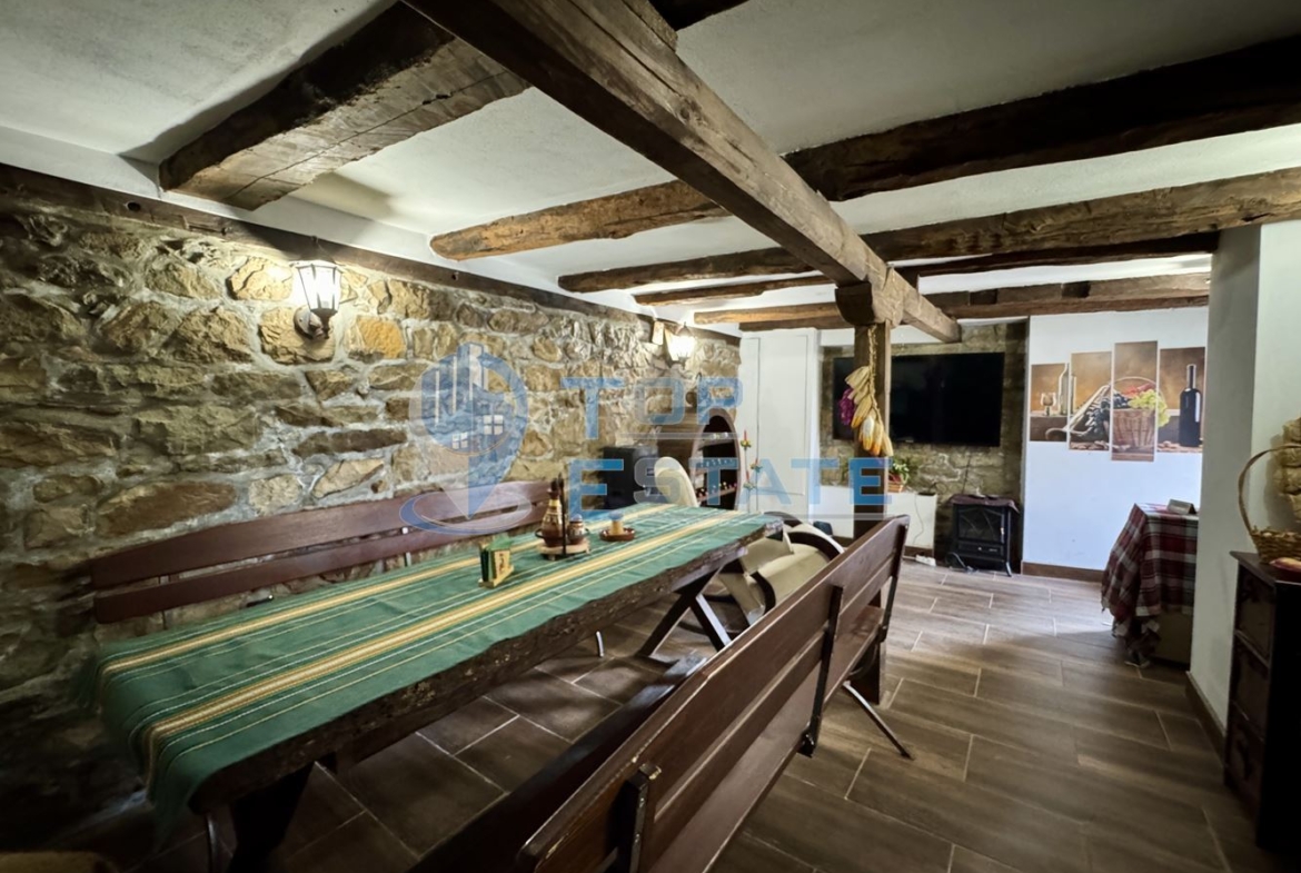 Обзаведена къща със сауна и джакузи в град Елена, Област Велико Търново. - 0