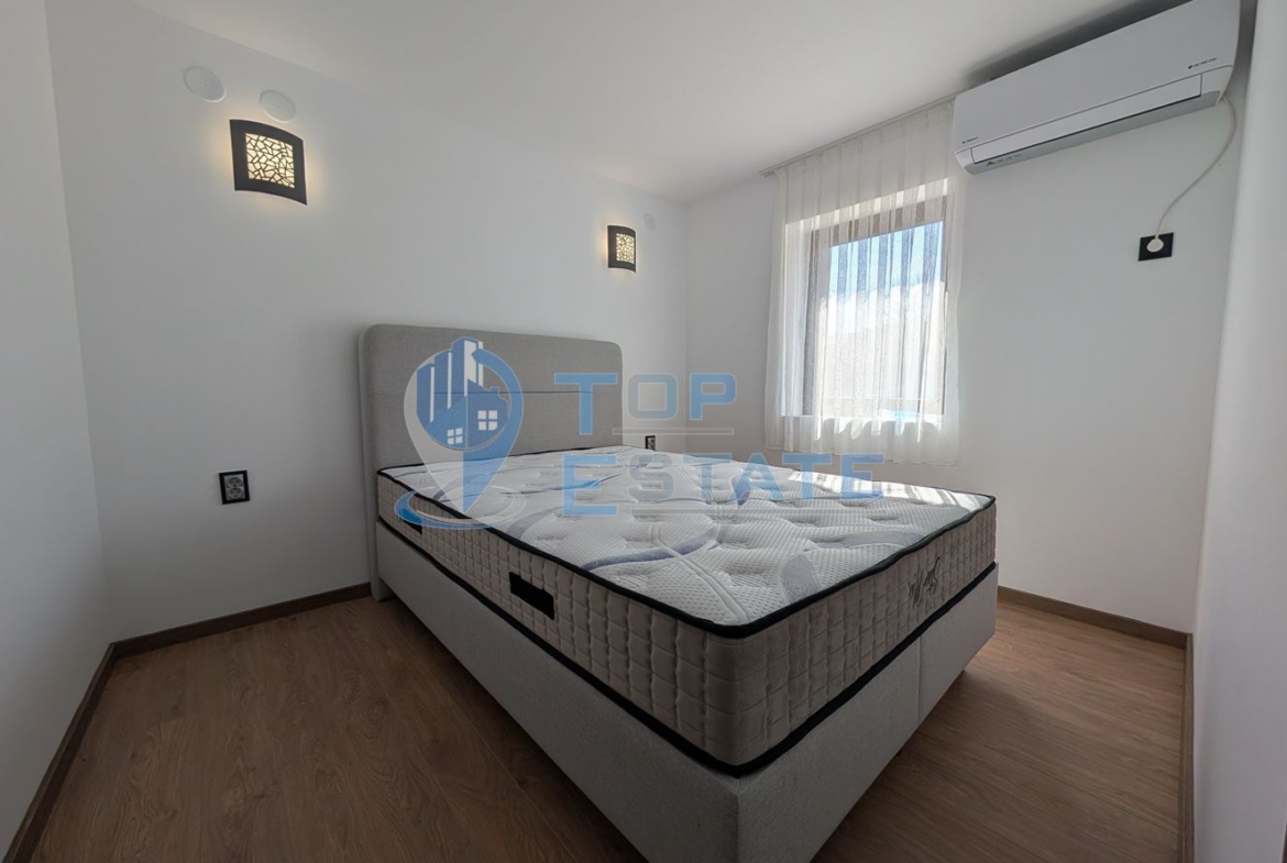 Реновирана къща с три спални, две бани и гараж в село Ново село - 0