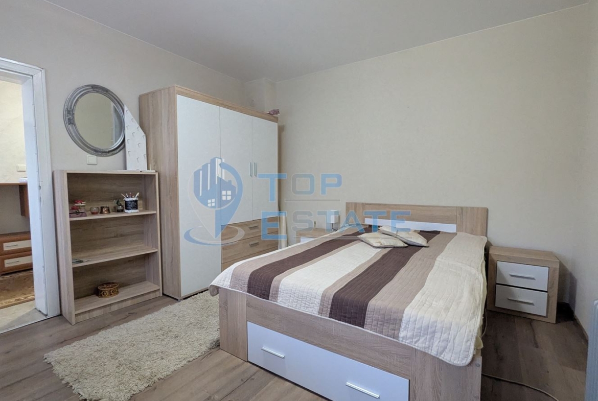 Обзаведена тухлена къща с кладенец в село Поликраище, област Велико Търново - 0